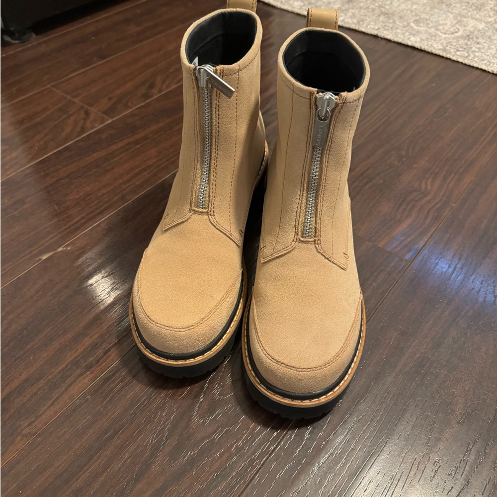 Like New Sorel Joan Now Zipper Leather Boot